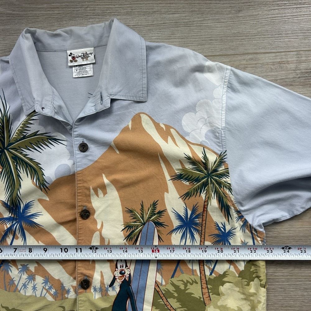 Disney Hawaiian Aloha Medium Mickey Mouse Goofy Donald Duck Beach Button Up - Picture 8 of 10